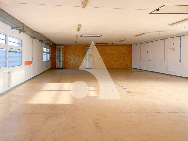 Local d'activité Ecoyeux 220 m2 — photo 1