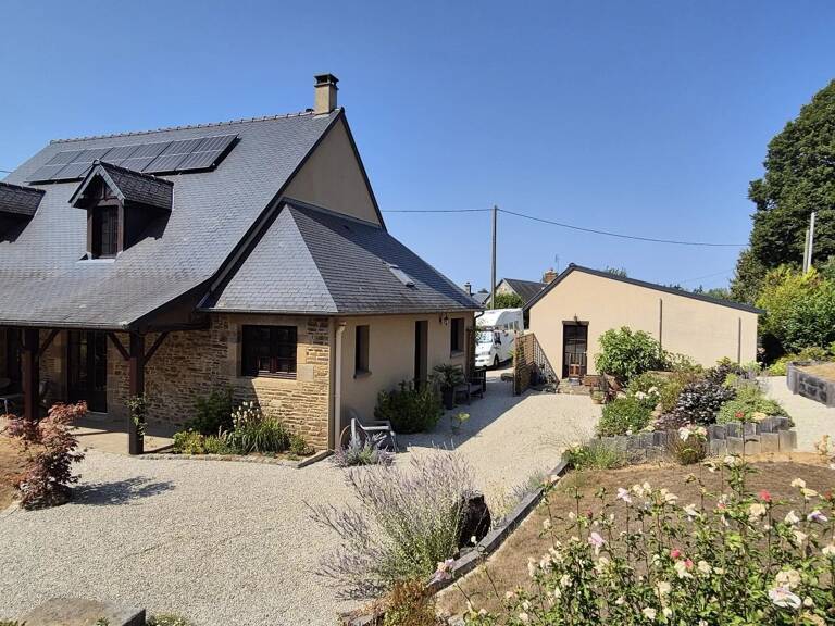 Belle maison individuelle habitable de 3 chambres + garage double, panneaux solaires et joli jardin, sur un terrain de 1 233 m² situé dans un hameau rural près de Saint-Hilaire-du-Harcouet — photo 1