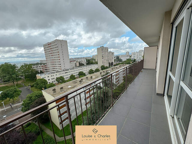 RILLIEUX VILLE NOUVELLE DERNIER ETAGE APPARTEMENT TYPE 4 70M — photo du bien