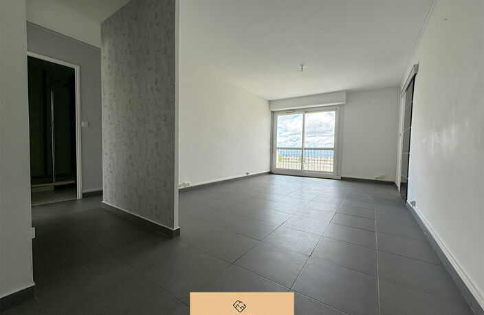 RILLIEUX VILLE NOUVELLE DERNIER ETAGE APPARTEMENT TYPE 4 70M — photo 2