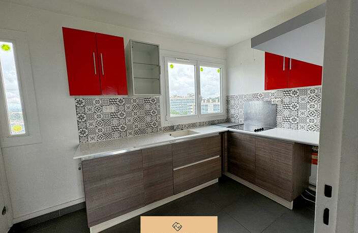 RILLIEUX VILLE NOUVELLE DERNIER ETAGE APPARTEMENT TYPE 4 70M — photo 3