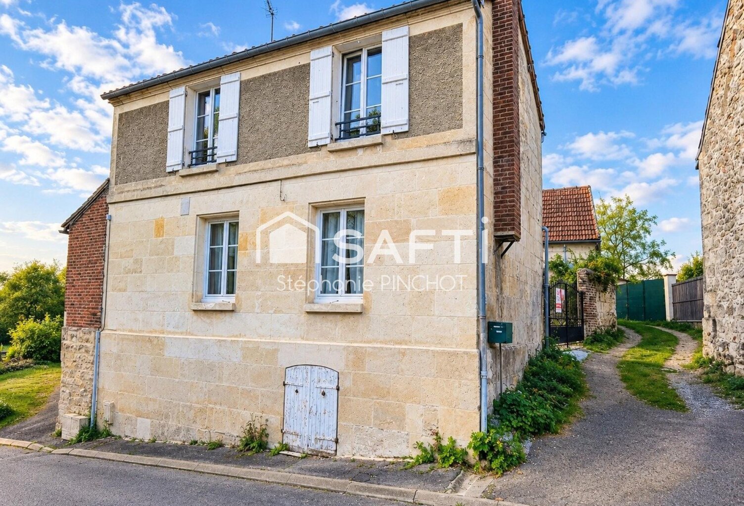 Le charme de la pierre, le calme de la campagne et un beau potentiel à découvrir ! — photo 1