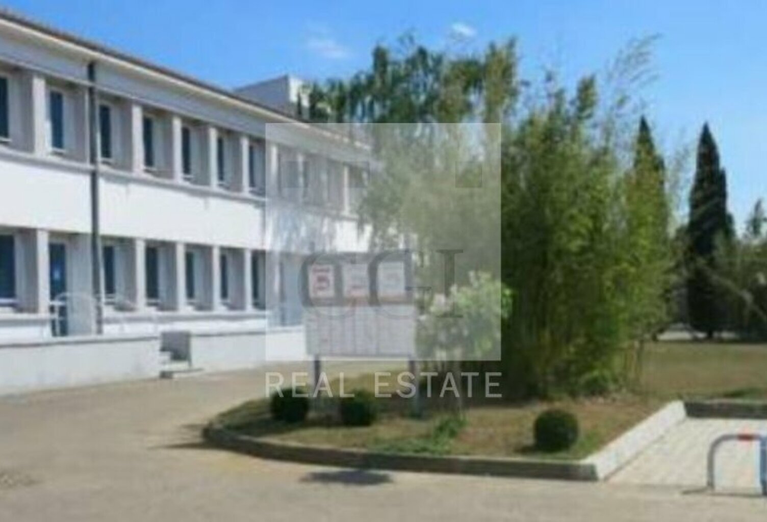 LOCAUX D'ACTIVITES à LOUER — photo 1