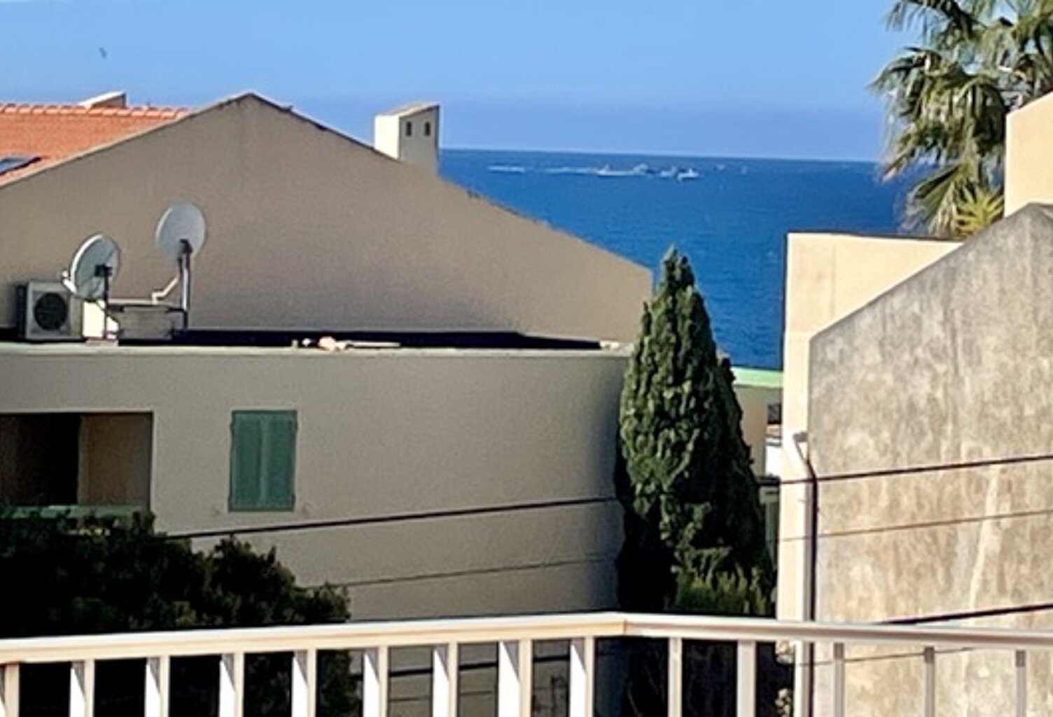 PORTISSOL : T2 AVEC VUE DEGAGEE — photo 1