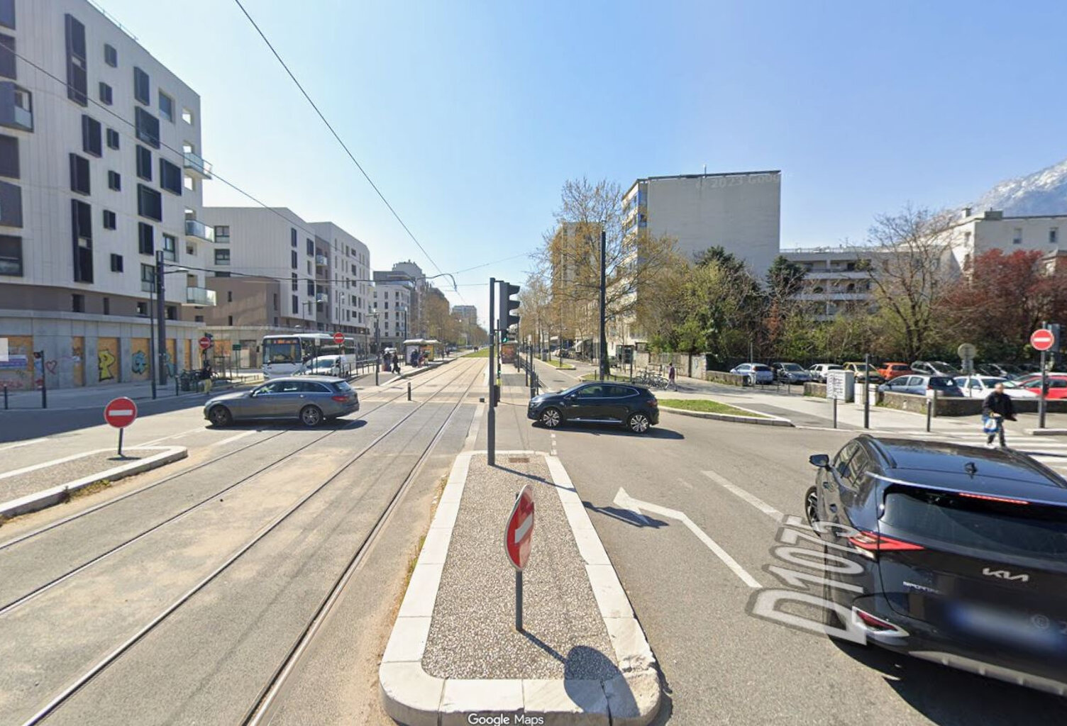 Lot de 4 stationnement dont 1 garage à Grenoble.  avec frais de notaire offerts — photo 1