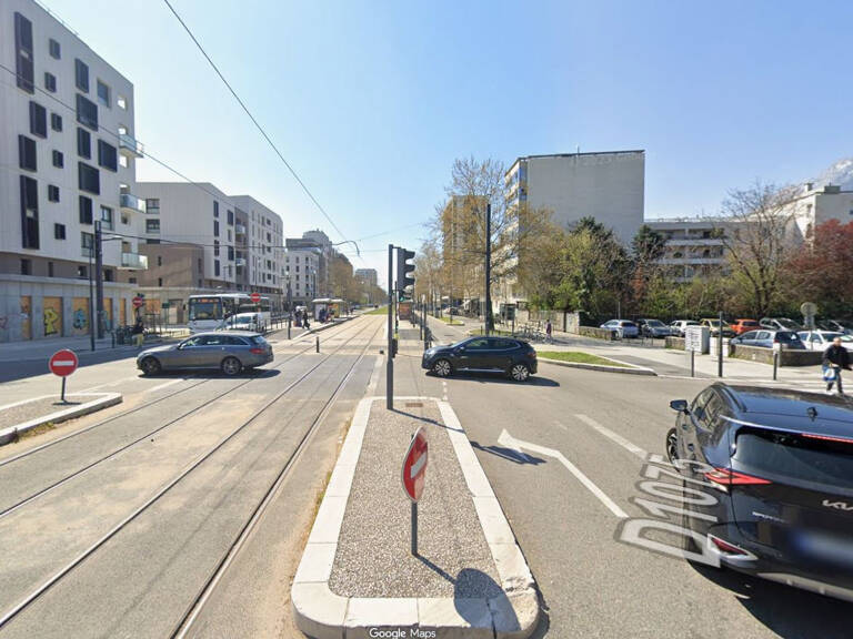 Lot de 4 stationnement dont 1 garage à Grenoble.  avec frais de notaire offerts — photo 1