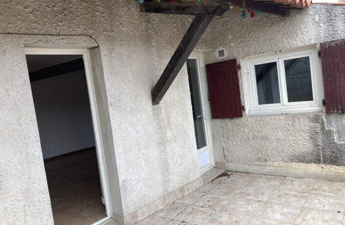 A VENDRE -  DUPLEX AVEC TERRASSE CENTRE VILLAGE - LEZAN — photo 4