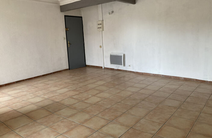 A VENDRE -  DUPLEX AVEC TERRASSE CENTRE VILLAGE - LEZAN — photo 5