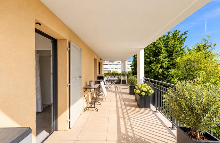 AIX EN PROVENCE NORD   TYPE 4 - GRANDE TERRASSE, ASCENSEUR - — photo 3