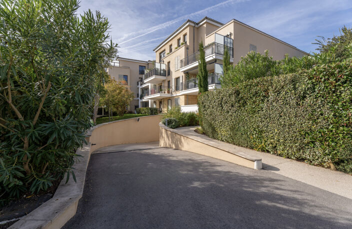 AIX EN PROVENCE NORD   TYPE 4 - GRANDE TERRASSE, ASCENSEUR - — photo 4