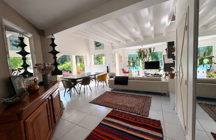 Maison T7 de 135.47 m2 avec piscine et annexes sur terrain de 1053 m2, 07500 GUILHERAND-GRANGES — photo 2