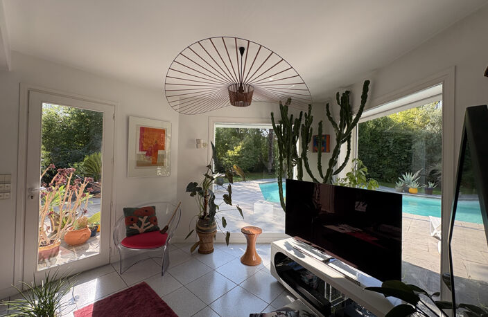 Maison T7 de 135.47 m2 avec piscine et annexes sur terrain de 1053 m2, 07500 GUILHERAND-GRANGES — photo 3