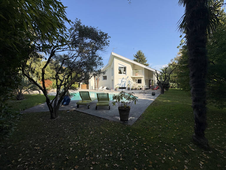 Maison T7 de 135.47 m2 avec piscine et annexes sur terrain de 1053 m2, 07500 GUILHERAND-GRANGES — photo 1