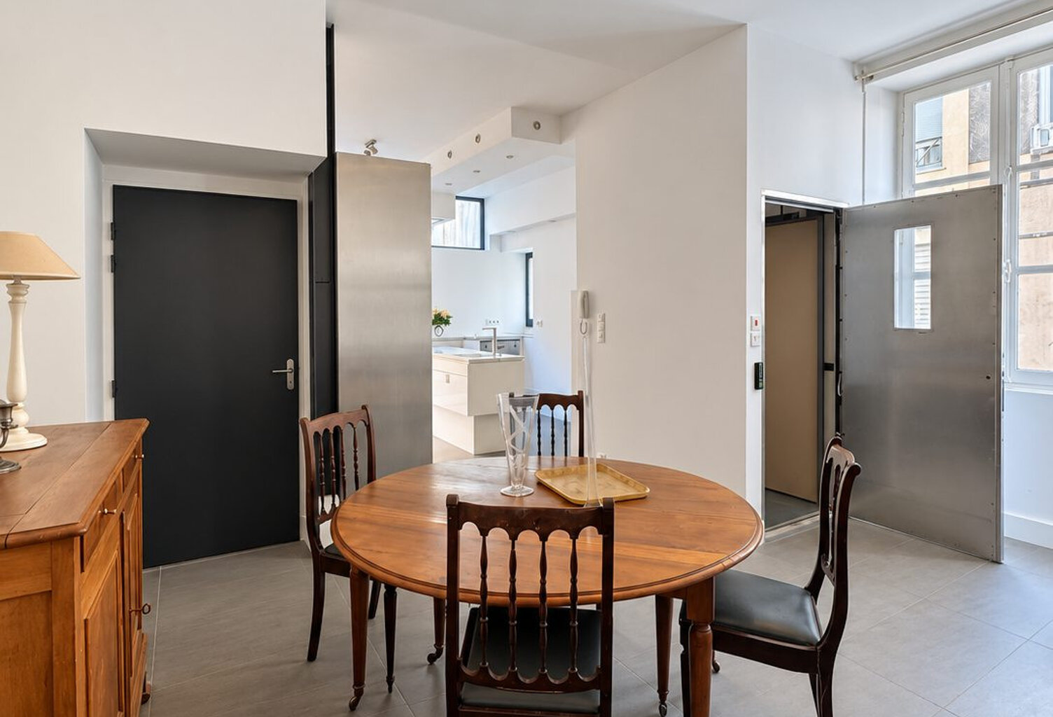 Mancelle atypique T4 de 110 m² avec ascenseur, cour et terrasse — photo 1
