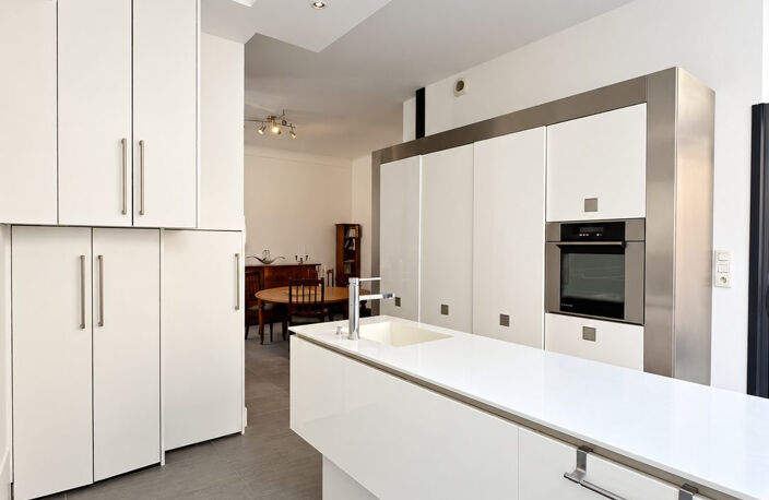 Mancelle atypique T4 de 110 m² avec ascenseur, cour et terrasse — photo 5