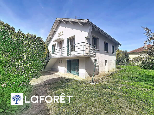 Maison avec terrain de 525 m², sous-sol complet et combles aménageables à Bourgoin-Jallieu — photo du bien