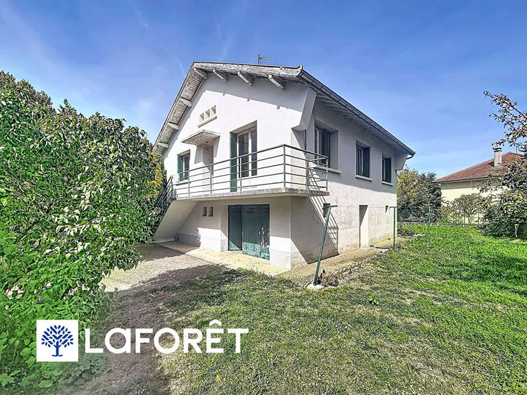 Maison avec terrain de 525 m², sous-sol complet et combles aménageables à Bourgoin-Jallieu — photo 1