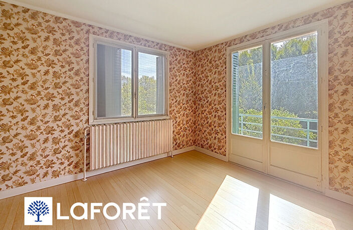 Maison avec terrain de 525 m², sous-sol complet et combles aménageables à Bourgoin-Jallieu — photo 2