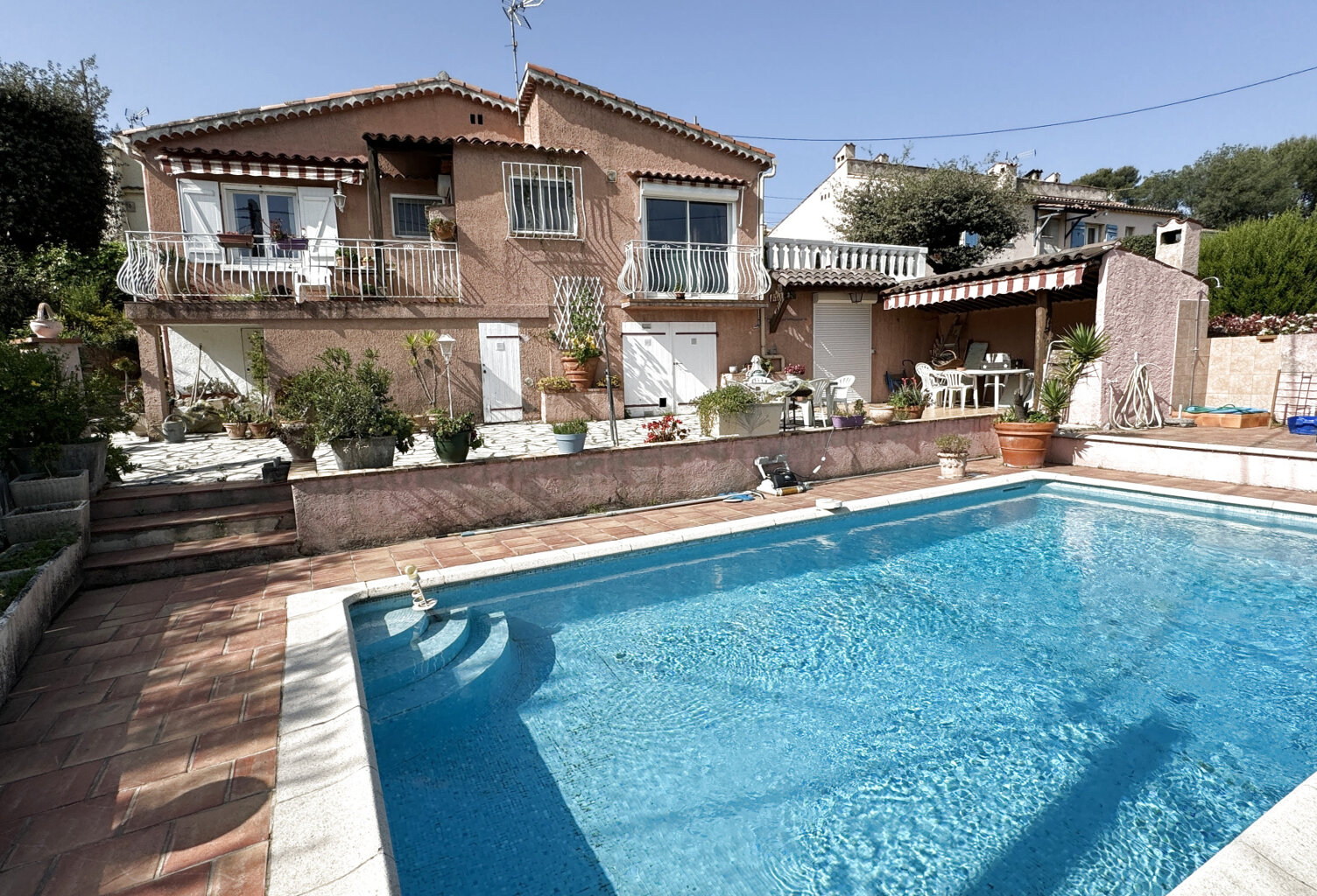 GRASSE ST JACQUES APPARTEMENT HAUT DE VILLA AVEC PISCINE COP — photo 1