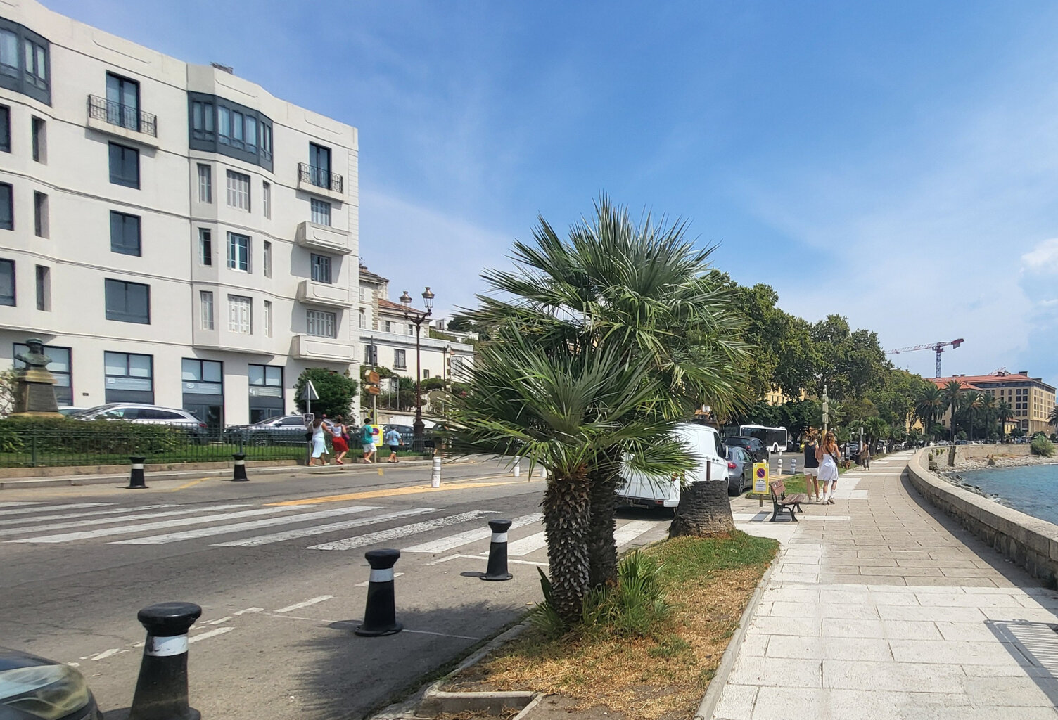 Appartement où local commercial de 200m2 face mer — photo 1