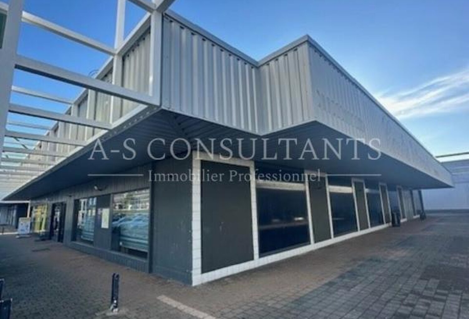 LOCAL COMMERCIAL à louer — photo 1
