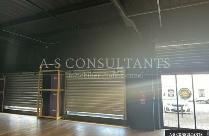 LOCAL COMMERCIAL à louer — photo 2