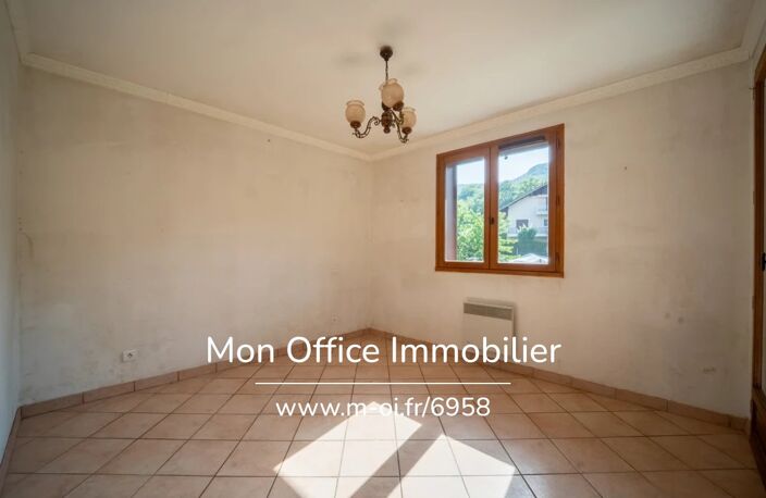 Référence : 6958-TCA. - Maison 5 pièces - jardin plat de plus de 1000m2 - garage - à raffraichir (74330 La Balme de Sillingy secteur Vinci) — photo 3