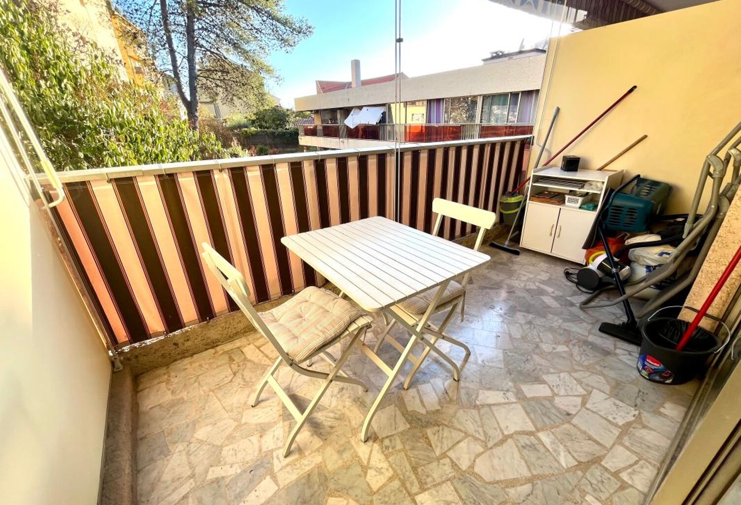 studio mairie avec belle terrasse au calme vue jardin — photo 1