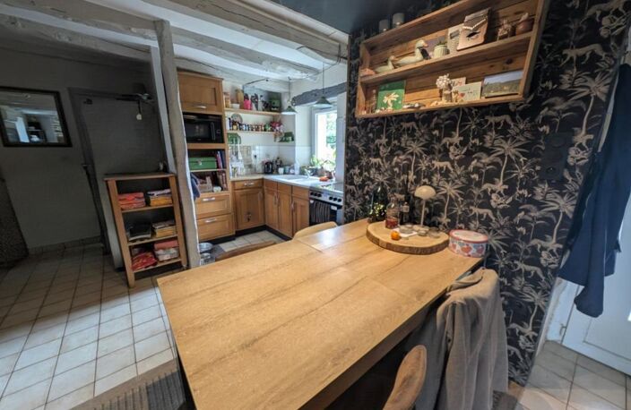 À VENDRE – MAISON DE CAMPAGNE AVEC PLUS DE 5 000 M² DE TERRAIN, ENCLOS POUR ANIMAUX ET BÂTIMENT ANNEXE — photo 2