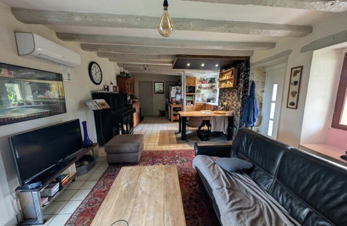 À VENDRE – MAISON DE CAMPAGNE AVEC PLUS DE 5 000 M² DE TERRAIN, ENCLOS POUR ANIMAUX ET BÂTIMENT ANNEXE — photo 4