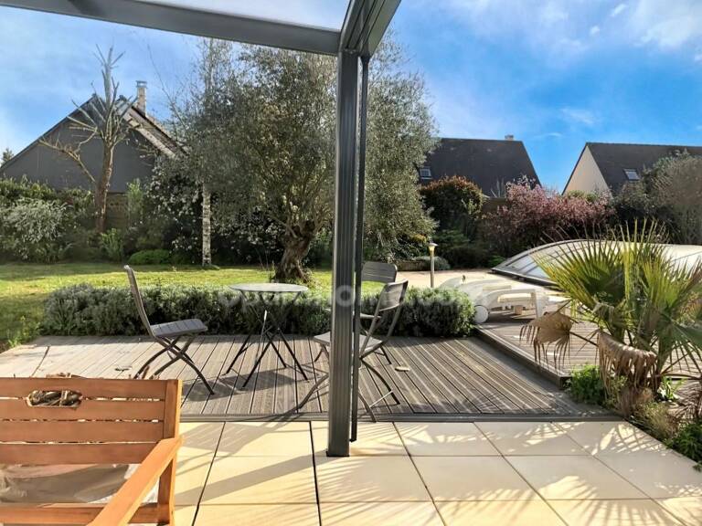 Maison 110m² - 6 pièces - 4 chambres - Terrain avec terrasse et piscine à Cormery (37) — photo 1