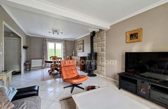 Maison 110m² - 6 pièces - 4 chambres - Terrain avec terrasse et piscine à Cormery (37) — photo 4