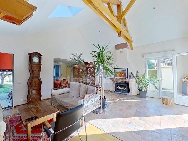 CLAYE SOUILLY - Maison de 6 pièces avec garage pour 2 véhicules, remise, atelier et cave - Parcelle de 770m² — photo du bien