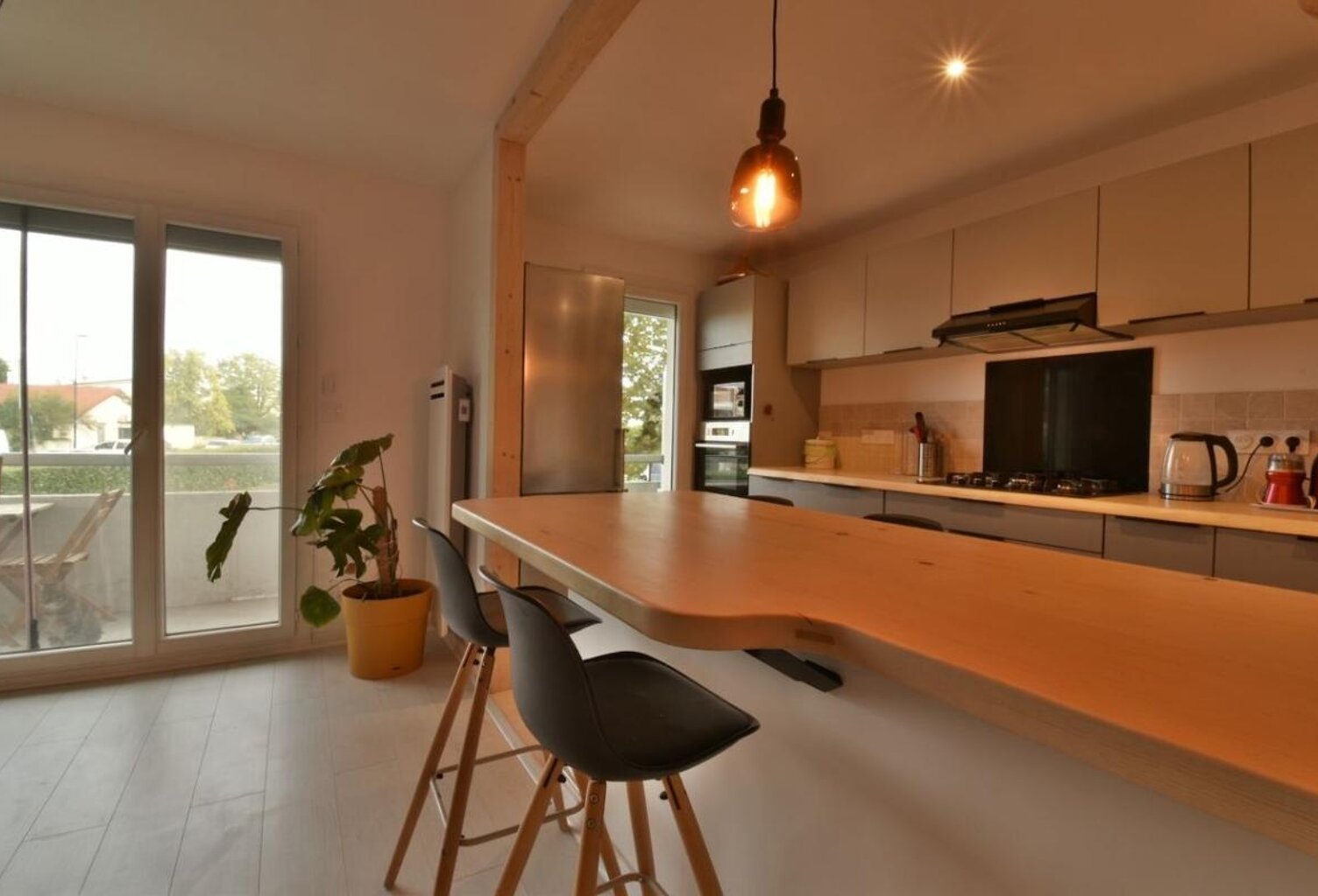 Appartement T4 spacieux, avec balcon, cave, place de parking — photo 1