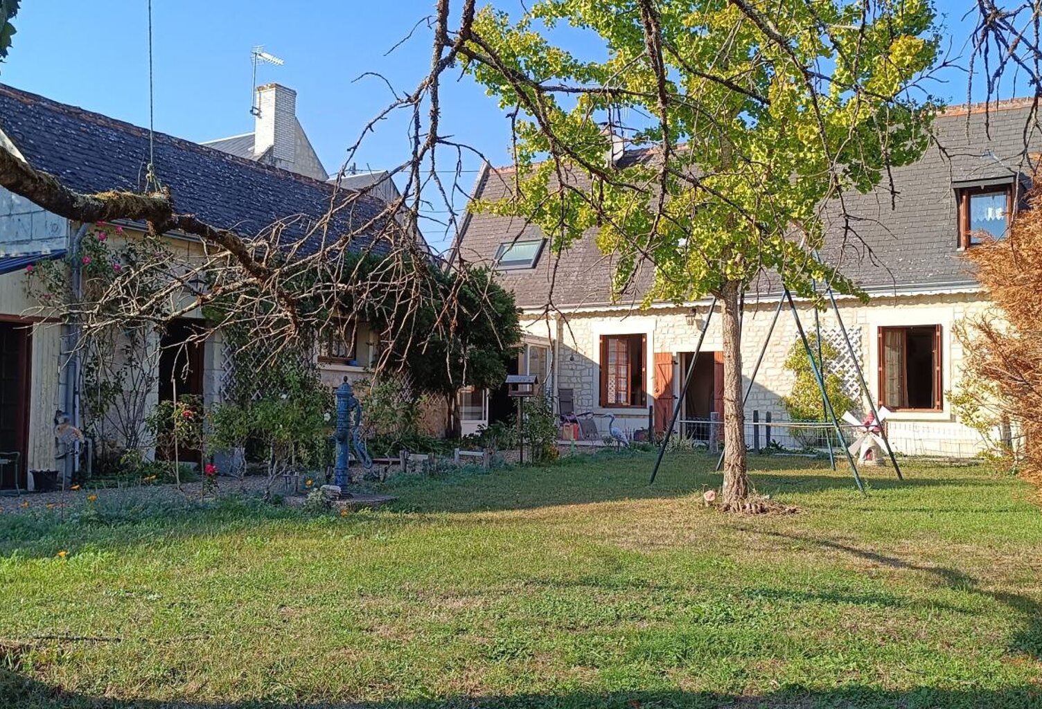 Longère de charme à rénover avec jardin et dépendances . Restigné (37140) — photo 1