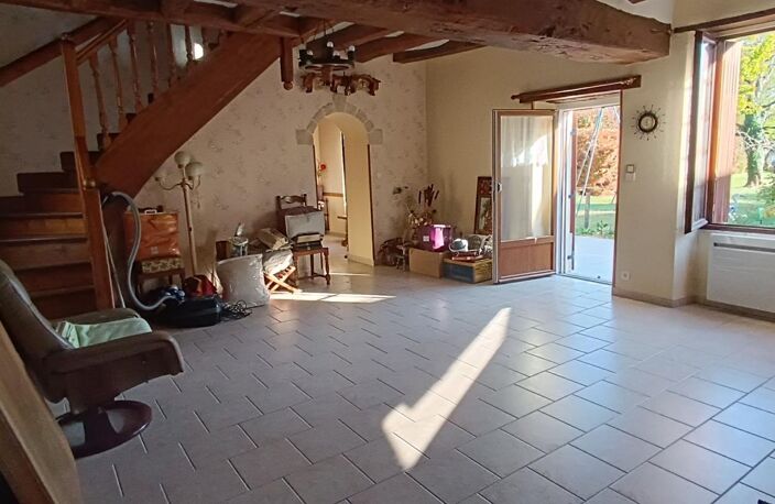 Longère de charme à rénover avec jardin et dépendances . Restigné (37140) — photo 2