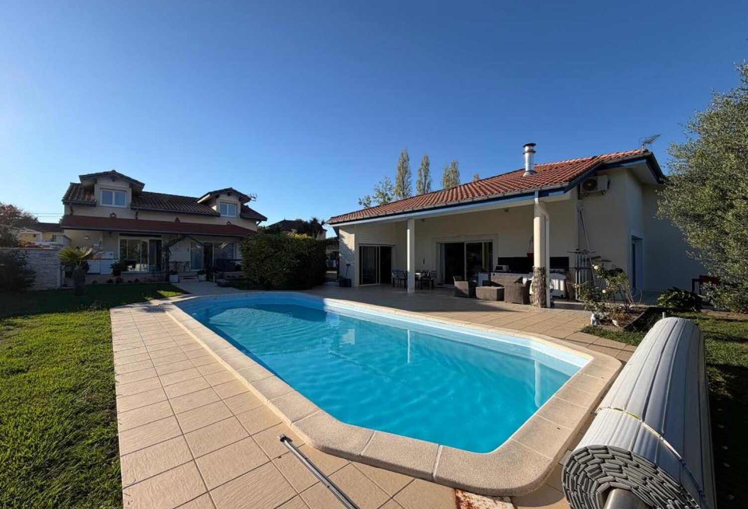 SAINT-SEVER – BELLE PROPRIÉTÉ AVEC DEUX HABITATIONS, PISCINE CHAUFFÉE ET TRIPLE GARAGE — photo 1