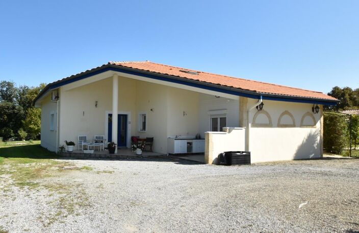 SAINT-SEVER – BELLE PROPRIÉTÉ AVEC DEUX HABITATIONS, PISCINE CHAUFFÉE ET TRIPLE GARAGE — photo 3