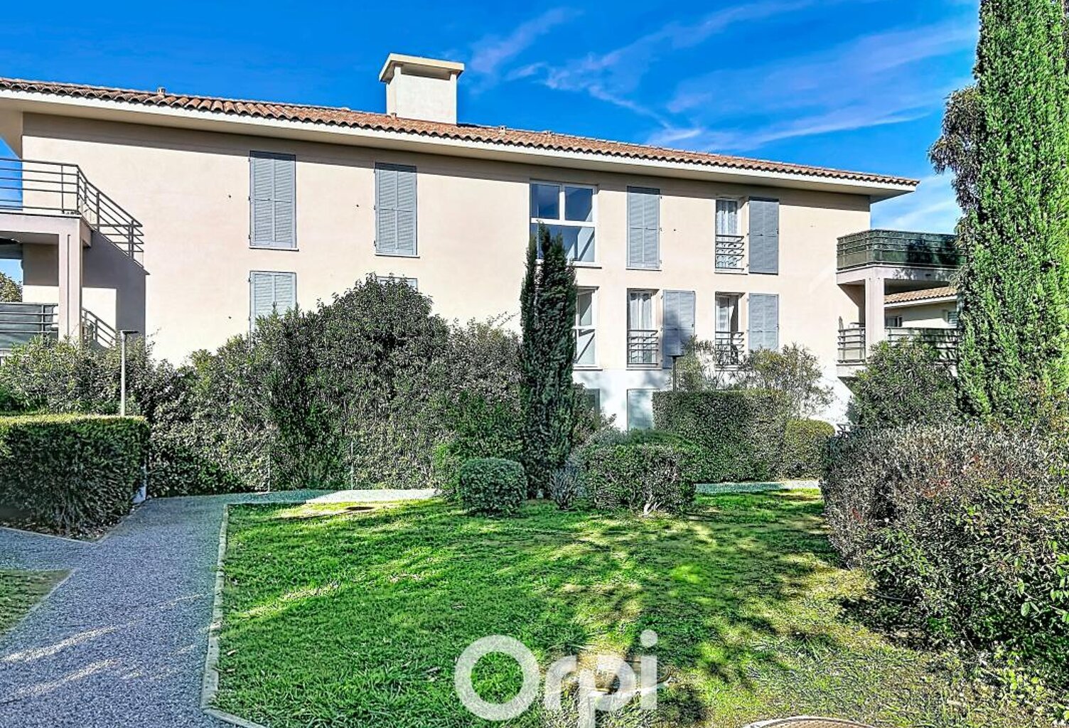 3 PIÈCES AU DERNIER ÉTAGE – TERRASSE, PISCINE ET CALME — photo 1