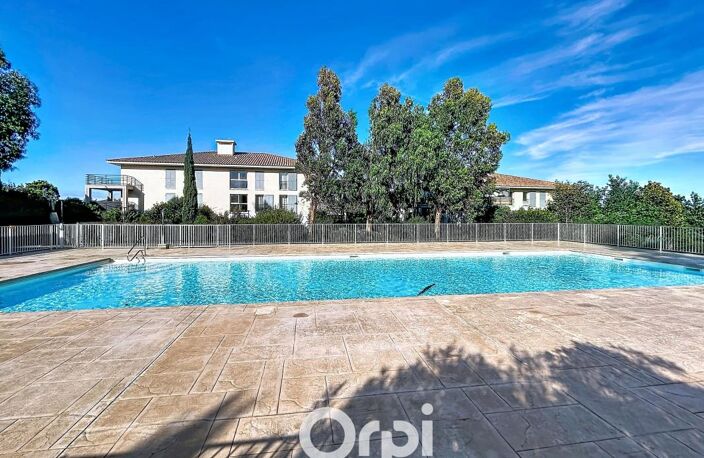 3 PIÈCES AU DERNIER ÉTAGE – TERRASSE, PISCINE ET CALME — photo 2