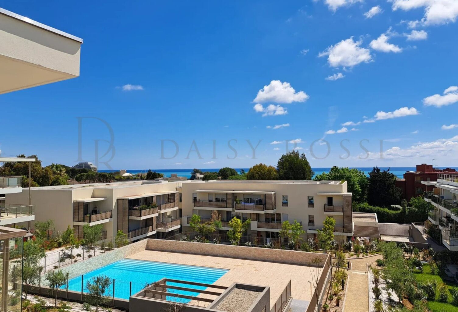 VILLENEUVE-LOUBET – BEAU 3 PIÈCES MEUBLÉ DE 64 M² AVEC PARKING E — photo 1