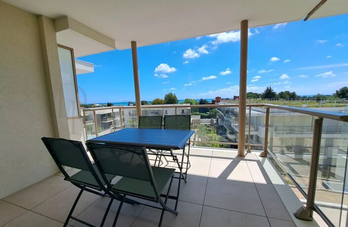 VILLENEUVE-LOUBET – BEAU 3 PIÈCES MEUBLÉ DE 64 M² AVEC PARKING E — photo 2