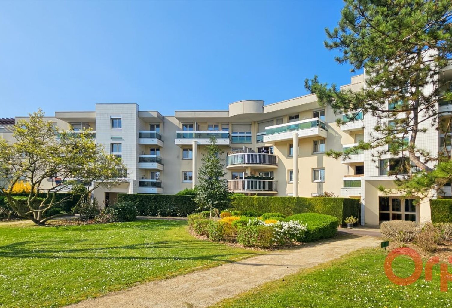 Appartement 4 pièces avec parking en sous-sol à vendre — photo 1