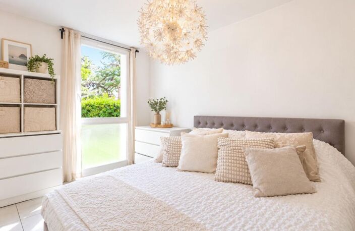 Appartement À Vendre T4 Lumineux de 81,48 m²-  Terrasse - Cave - Place de parking - Secteur St Tronc 13010 — photo 3