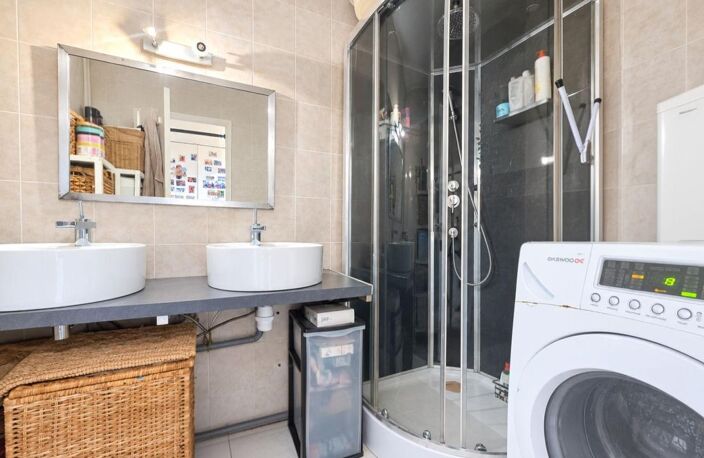 Appartement À Vendre T4 Lumineux de 81,48 m²-  Terrasse - Cave - Place de parking - Secteur St Tronc 13010 — photo 5