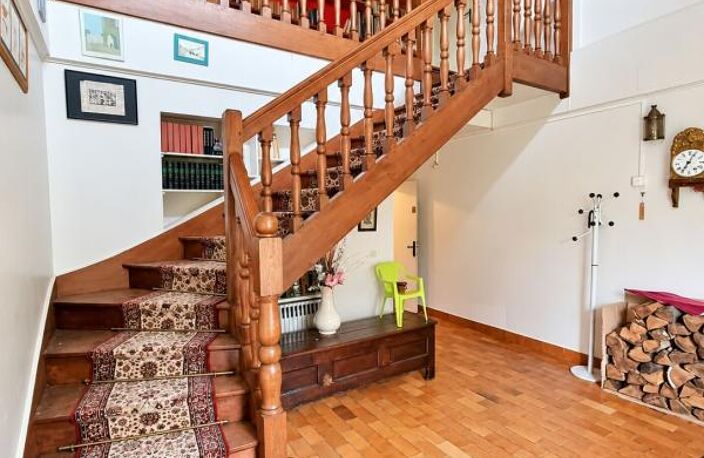 UNE MAISON AUX VOLUMES EXCEPTIONNELS ET AU POTENTIEL RARE ! — photo 2