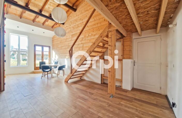 🏡 THURINS – Ancienne ferme en pierres avec terrain et vue dégagée, à découvrir sans tarder ! — photo 3
