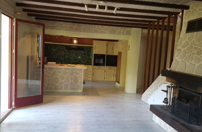 Maison de 130m2 à louer sur Saint-Julien-la-Vêtre — photo 4