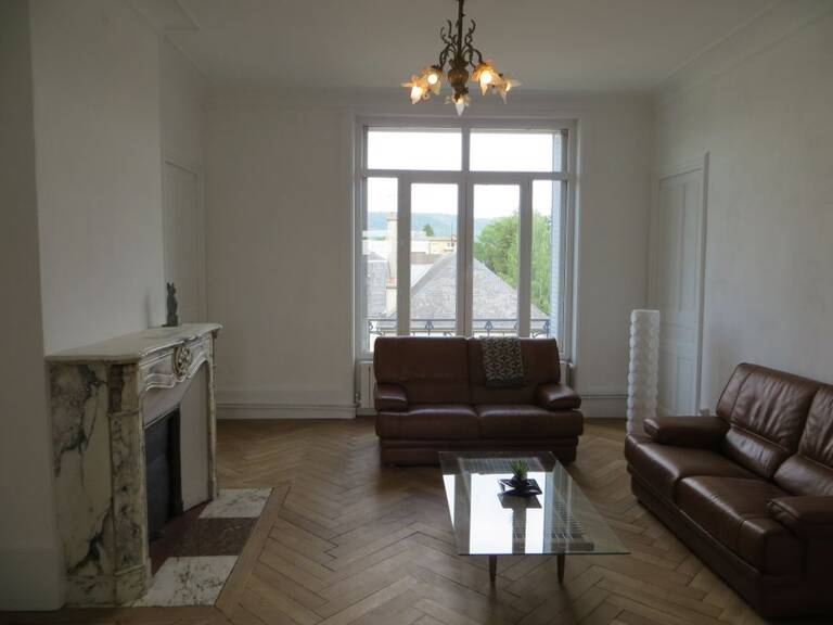 Appartement de 130m2 à louer sur Lons-le-Saunier — photo 1