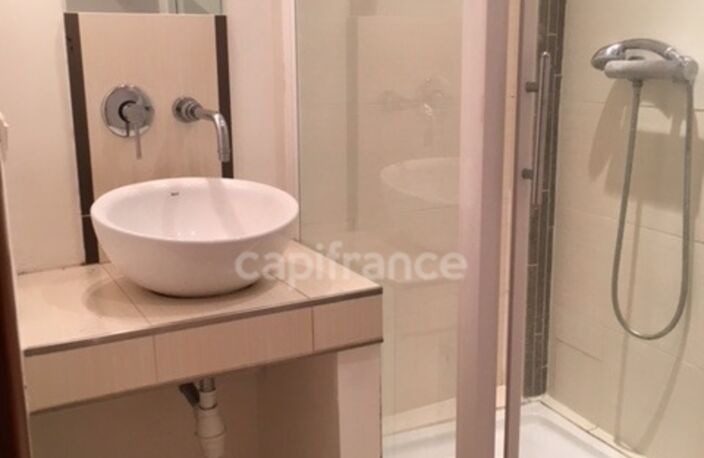 Immeuble à vendre DRAGUIGNAN (83), Taux de rentabilité net de 7,6 %, 4 appartements rénovés, jardin de 80 m² !! — photo 3